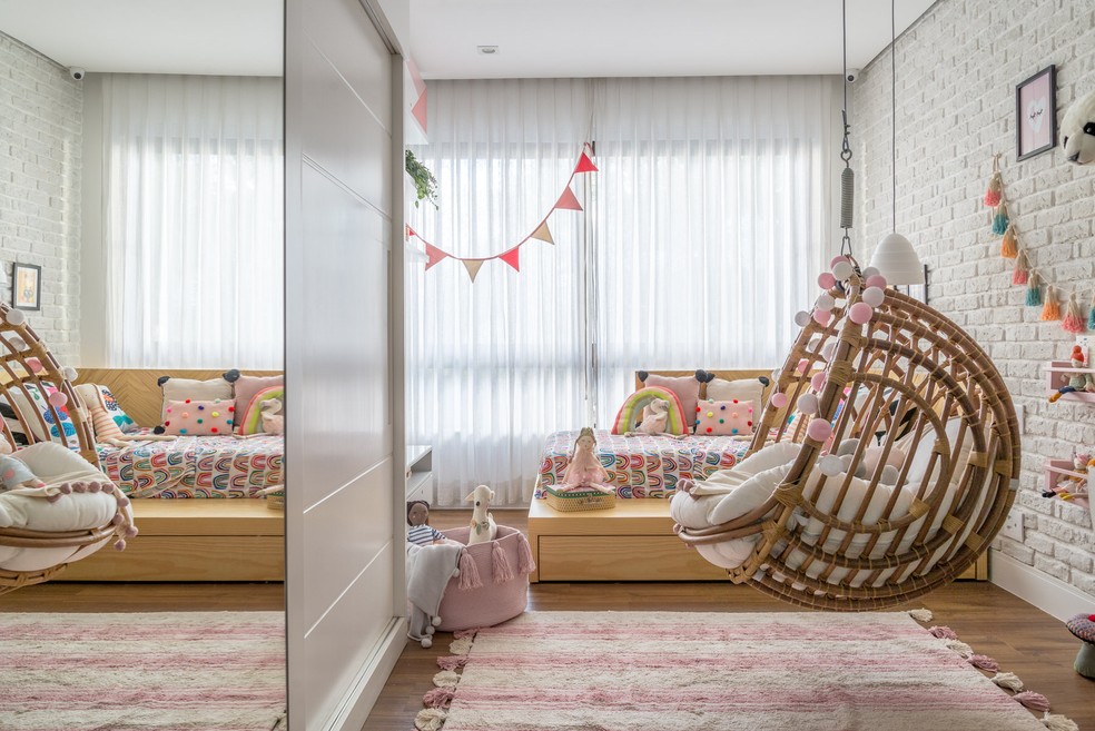 Decoração boho chic com balanços de macramê