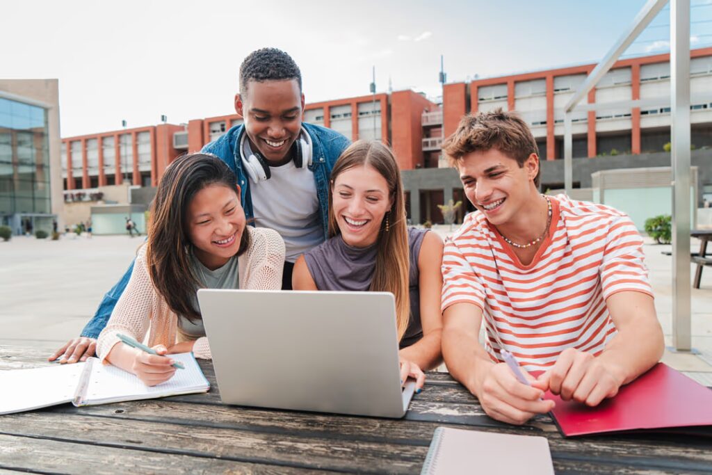 Intercâmbio de ensino médio: UWC vs AFS