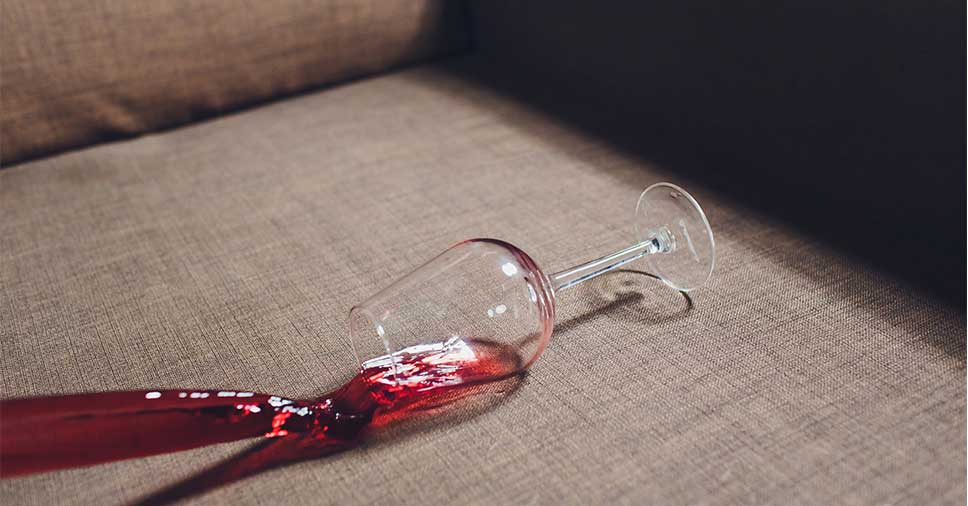 Os Melhores Produtos Profissionais para Remover Manchas de Vinho Difíceis