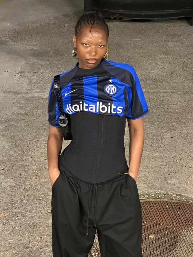 Blokecore para Iniciantes: Seus Primeiros Looks com Camisa de Futebol