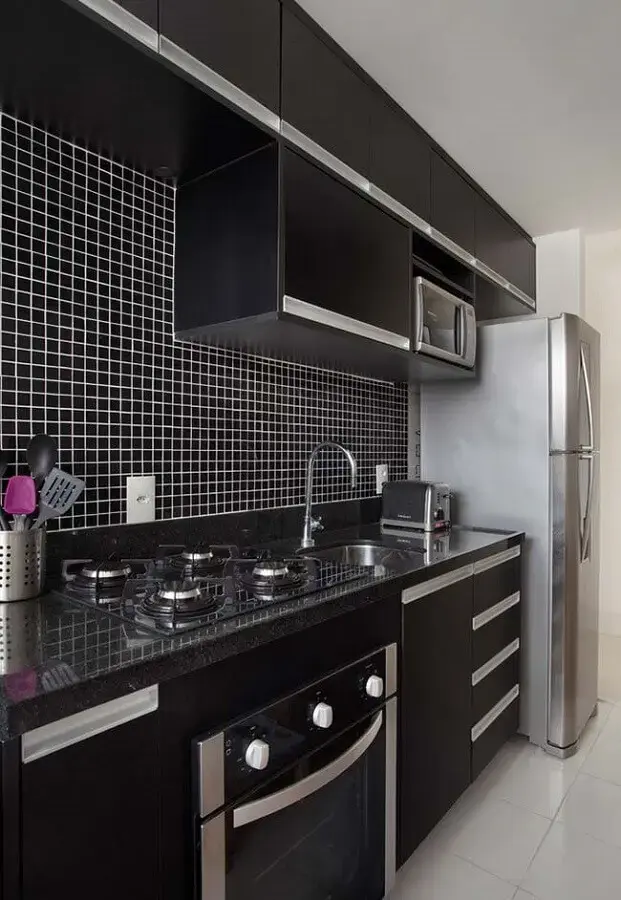 Bancadas de Cozinha Pretas: Materiais e Estilos