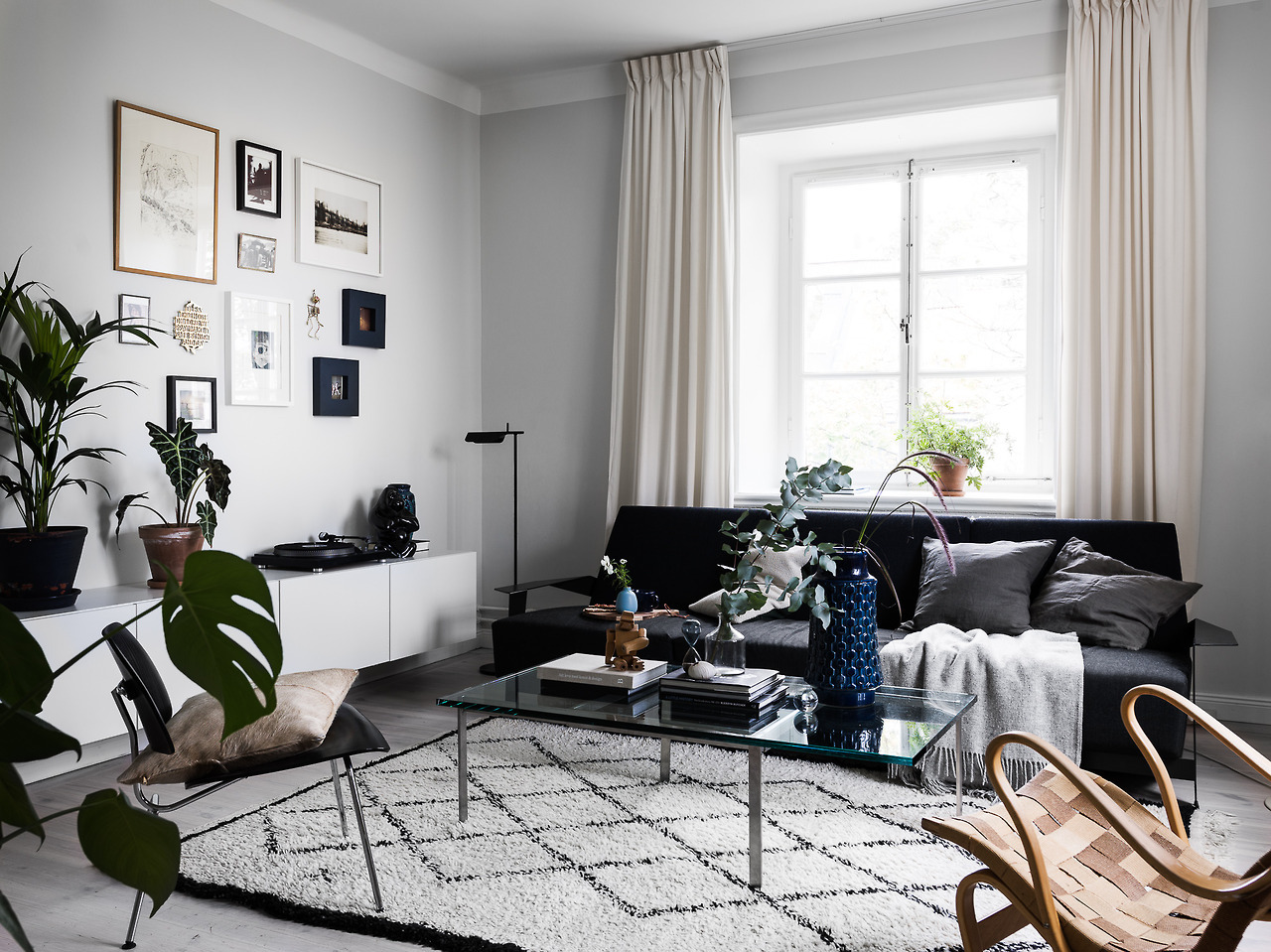 Futon na Sala de TV: Aconchego para Momentos em Família - inspiração 2