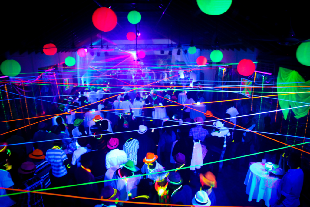 Paleta Vibrante: Escolhendo as Cores Neon Certas Para Seu Evento - inspiração 1