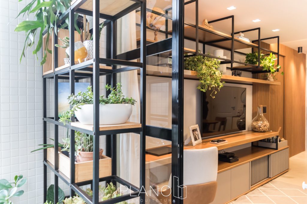 Estantes de Aço como Divisórias de Ambientes Modernas - inspiração 1