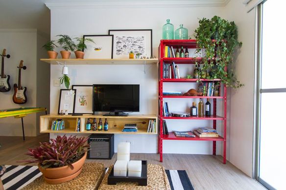 O Charme Industrial: Estantes de Aço em Salas de Estar - inspiração 1