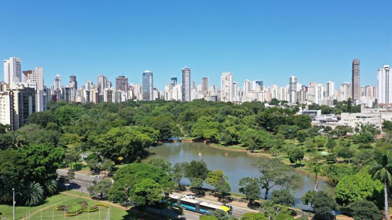 Praça Tamandaré: Um Ponto de Encontro e Lazer Familiar - inspiração 1