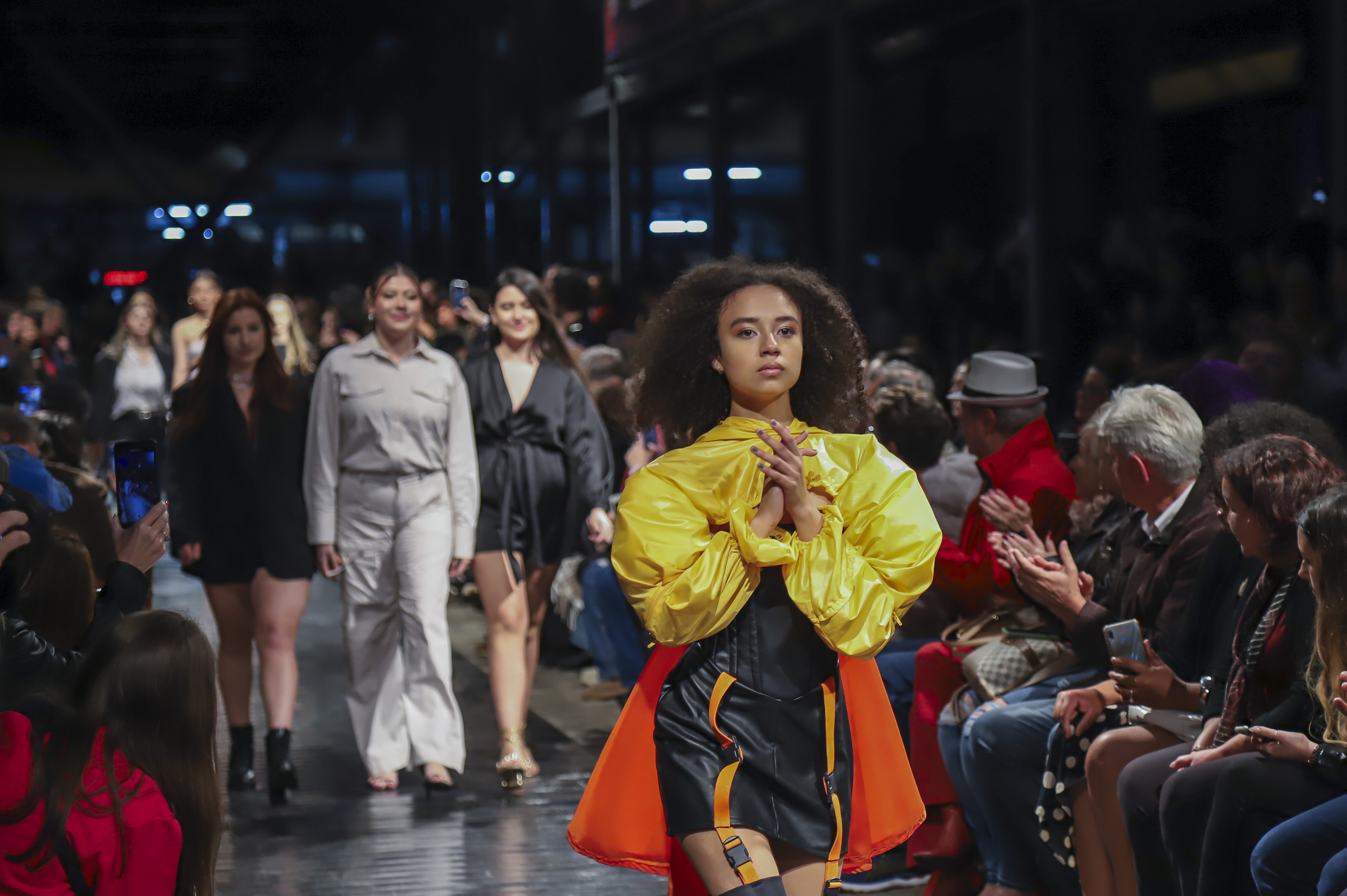 Looks Versáteis: Do Backstage à Recepção em Eventos