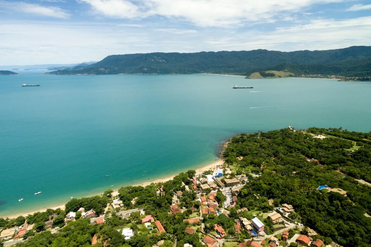 Praia do Tombo: Segurança e Beleza em Guarujá - inspiração 1