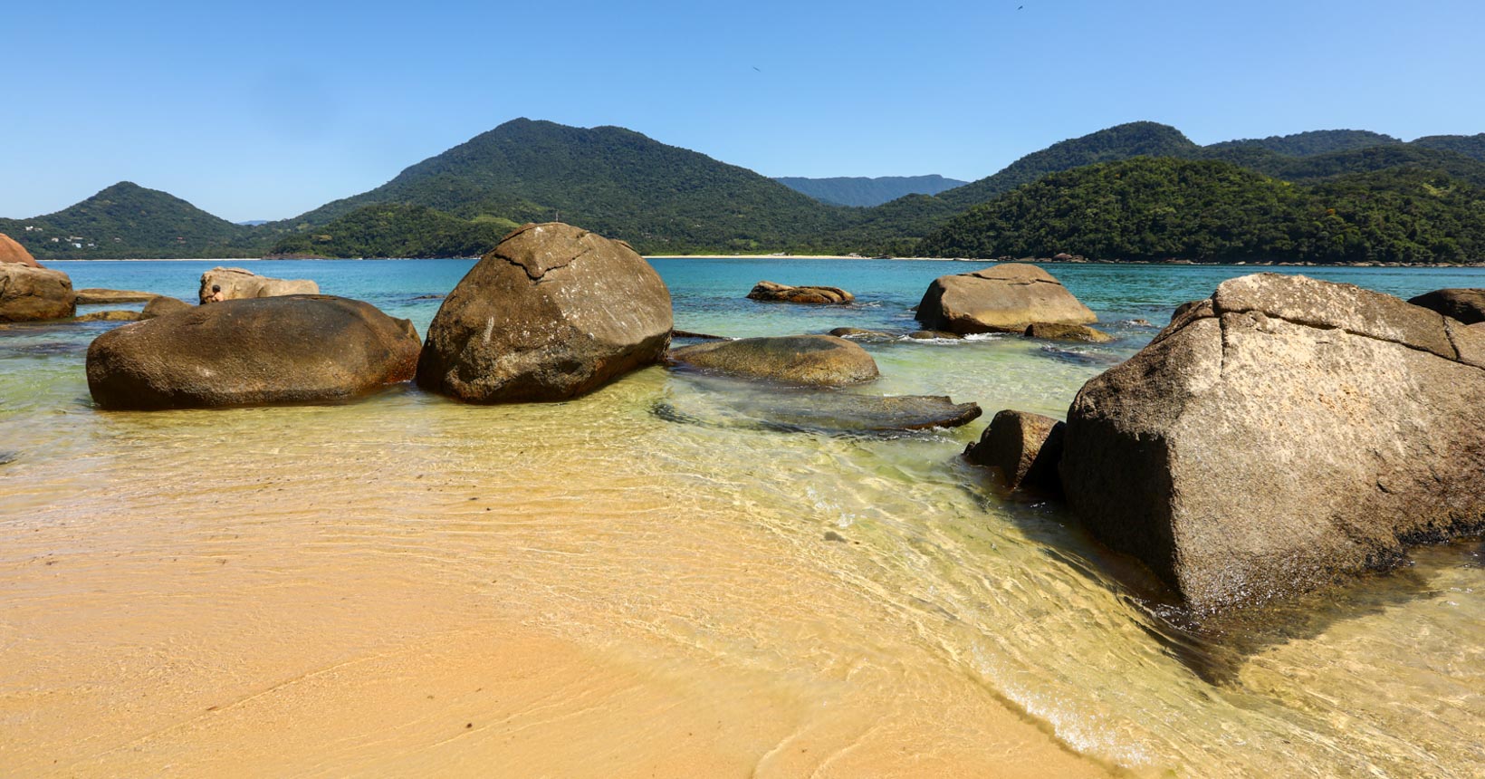 Praia da Enseada (Guarujá): A infraestrutura que você precisa para um dia perfeito - inspiração 1
