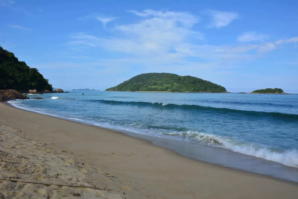 Praia da Fortaleza (Ubatuba): Um refúgio de paz entre montanhas e mar - inspiração 1