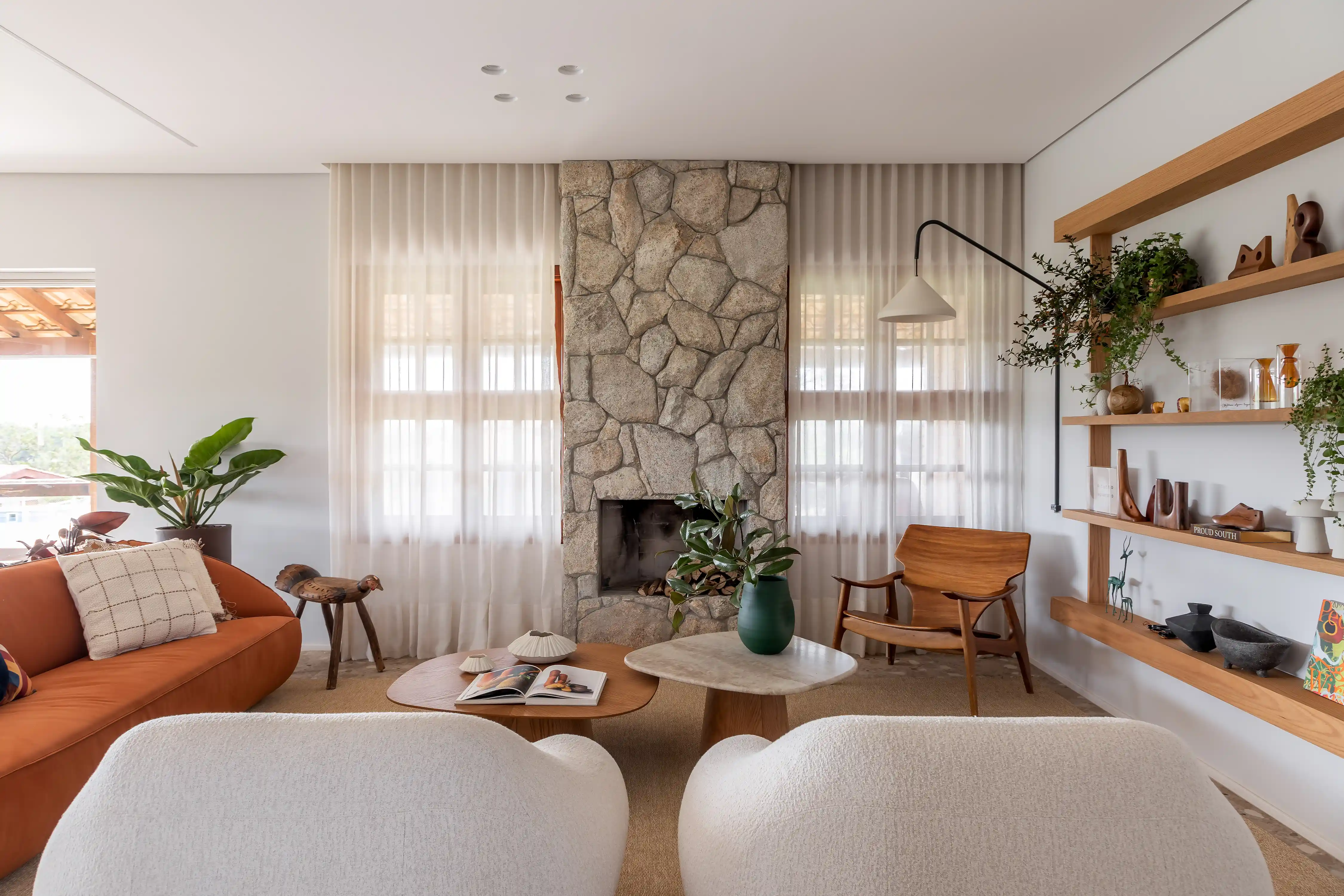 sala com lareira