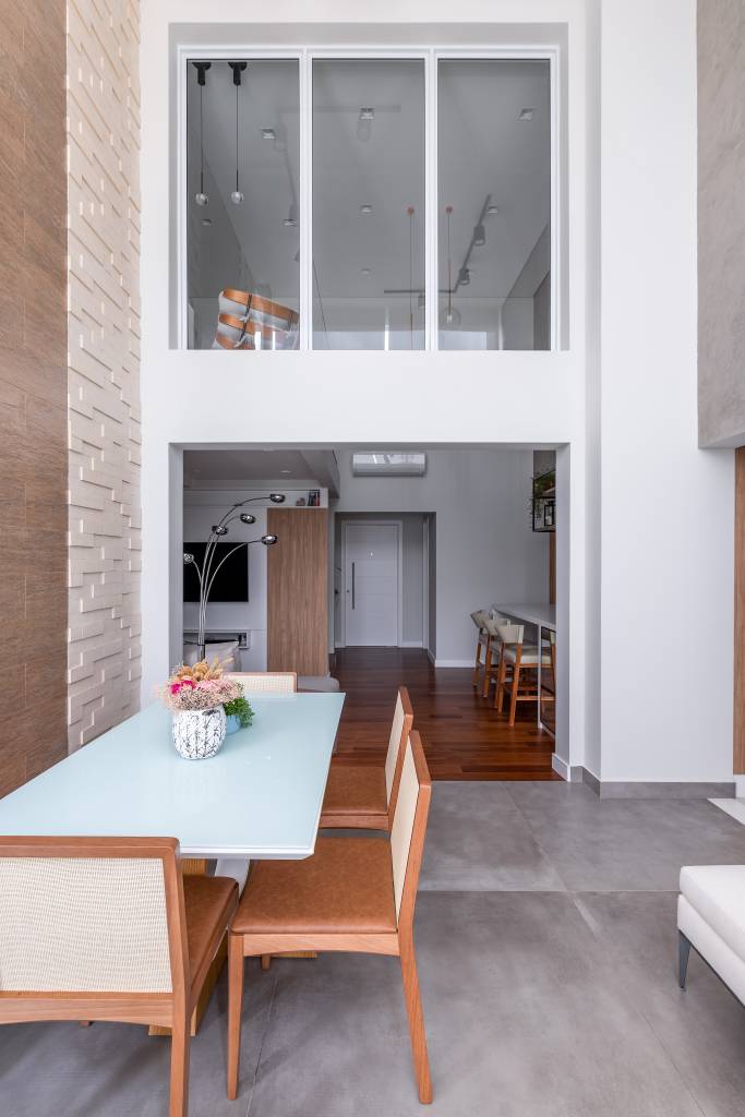 Pé-Direito Alto vs. Pé-Direito Duplo: Qual a Melhor Escolha para Sua Casa?