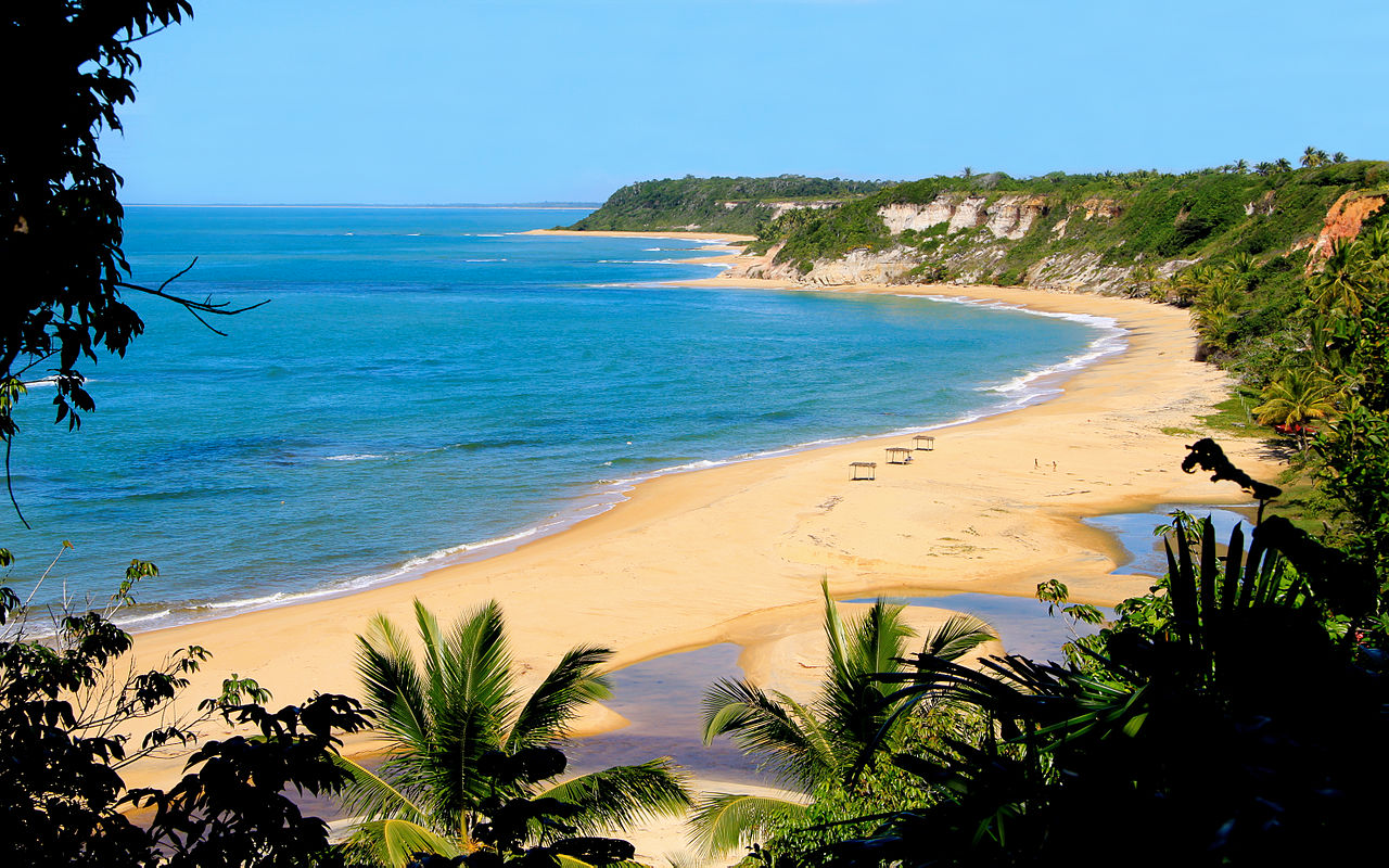 Bandeira Azul na Bahia: Conheça as Praias Certificadas para 2025/2026