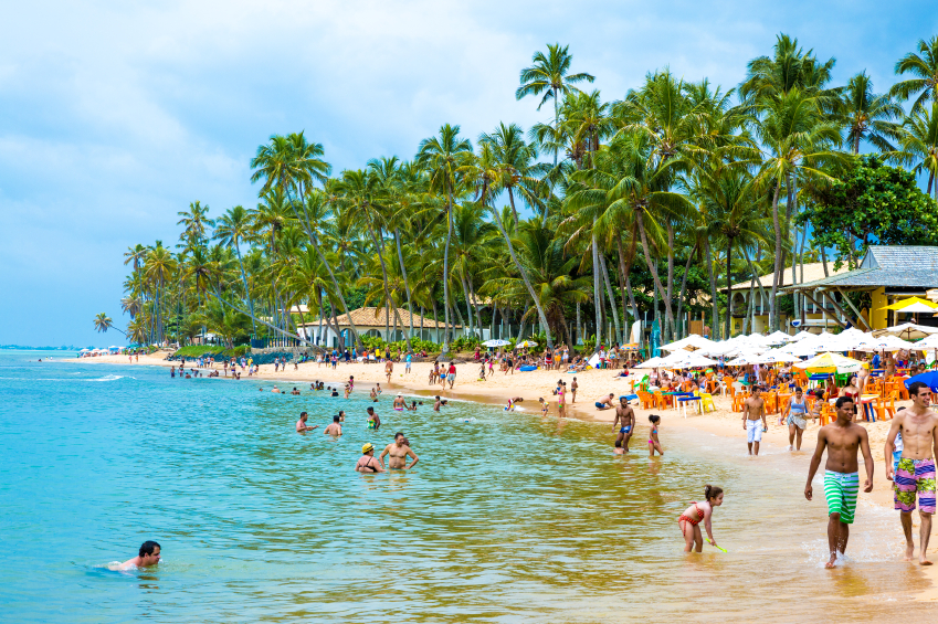 Praias da Bahia para Famílias: Destinos com Mar Calmo e Segurança