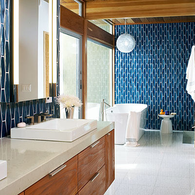 Acessórios Essenciais para Complementar seu Banheiro Azul e Branco