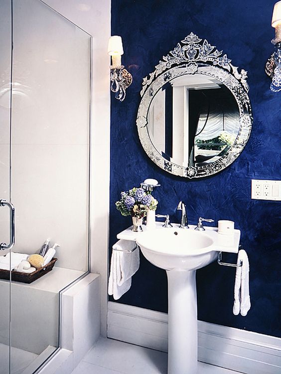 Acessórios Essenciais para Complementar seu Banheiro Azul e Branco