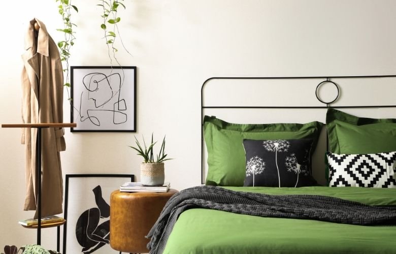 Guia Completo: Escolhendo a Cama de Ferro Perfeita para Seu Quarto; Decoração Industrial: Como Integrar uma Cabeceira de Ferro no Seu Ambiente; Cabeceiras Vintage: O Charme Atemporal do Ferro Forjado; Manutenção de Móveis de Ferro: Dicas para Aumentar a Vida Útil da Sua Cabeceira; Cama Box ou Estrutura Completa? Entenda a Melhor Fixação para Sua Cabeceira de Ferro