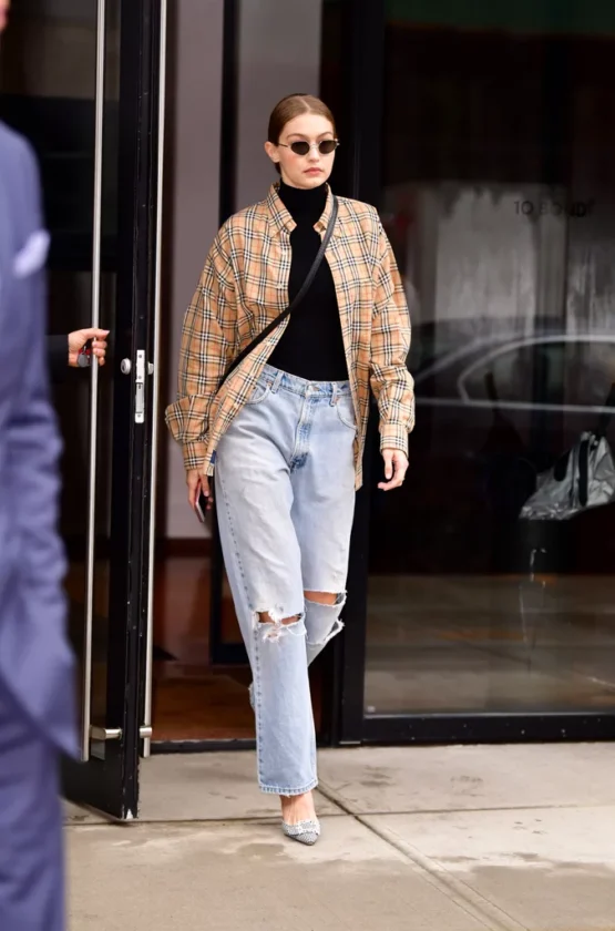 Calça Jeans Destroyed para Todas as Idades: Dicas de Modelagem e Estilo
