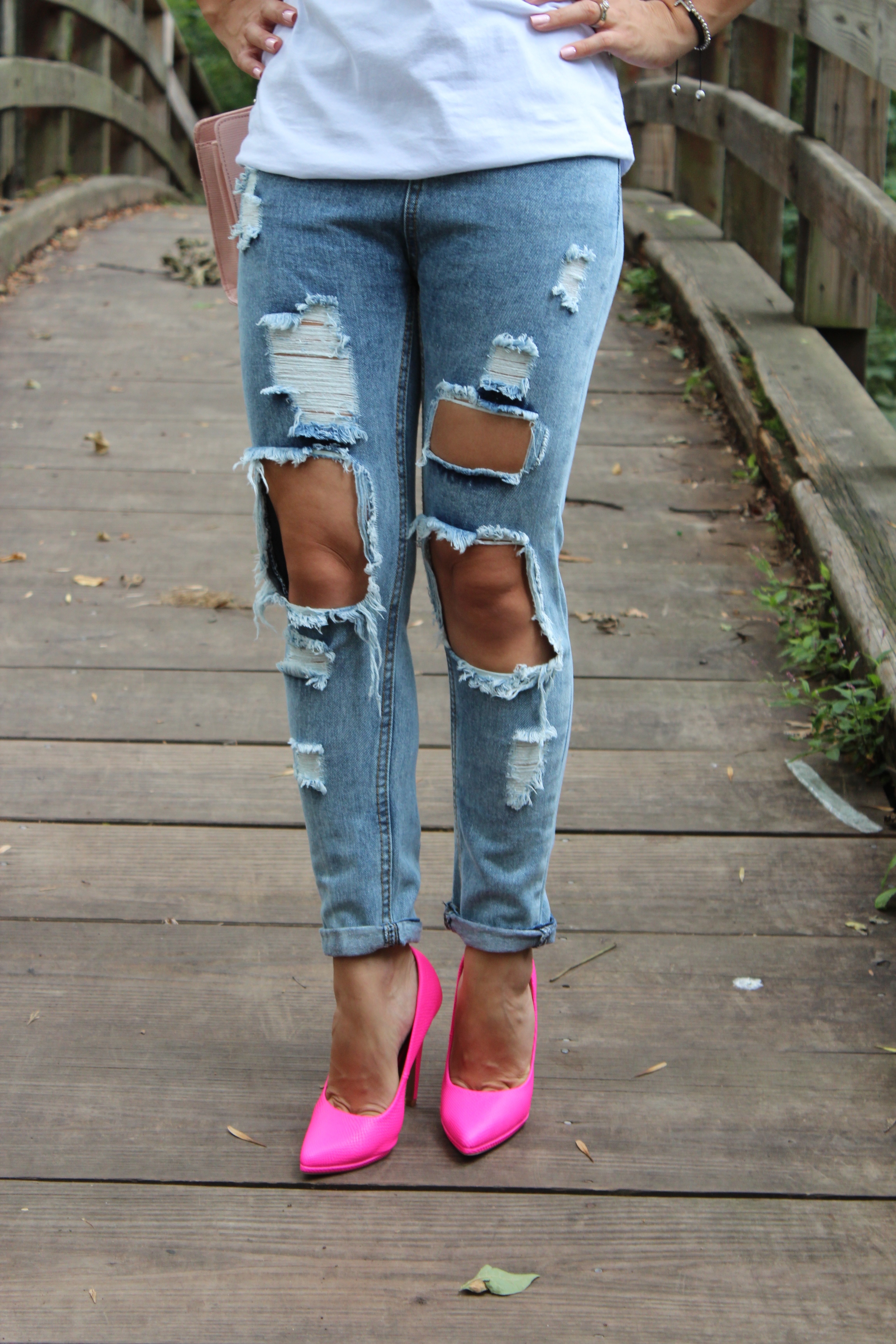 Do Casual ao Chic: 10 Looks com Calça Jeans Destroyed para Inspirar
