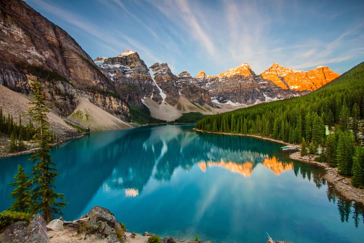Explorando as Montanhas Rochosas: Um Roteiro de Natureza no Canadá