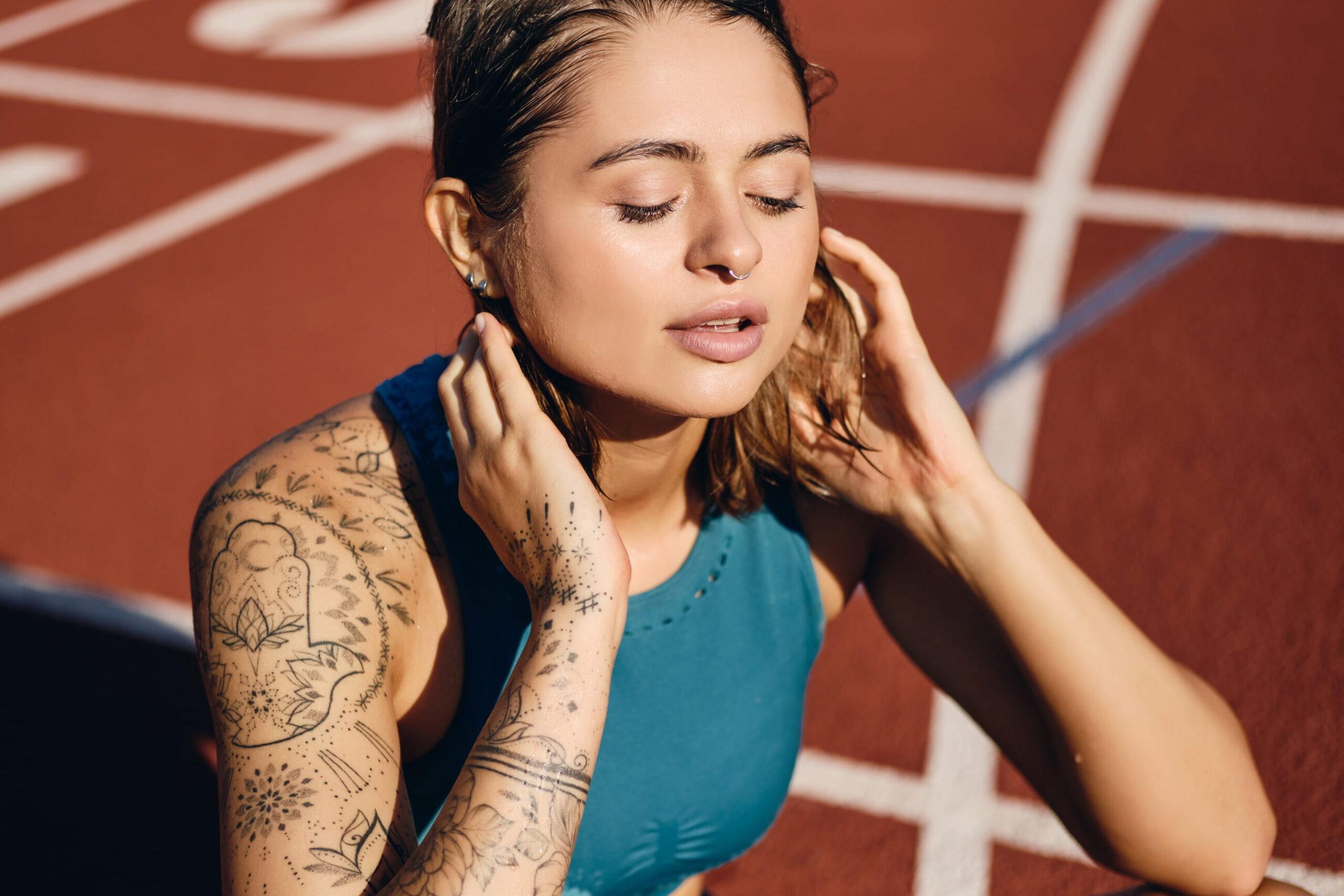 Cores de Tatuagem e Sensibilidade ao Sol: Um Guia Detalhado