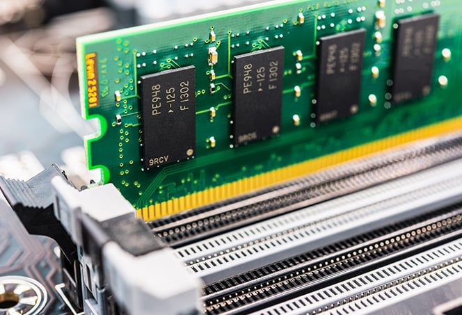 como instalar memoria ram notebook
