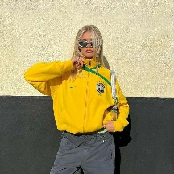 Camisa de Time Feminina: 5 Looks Versáteis para Arrasar
