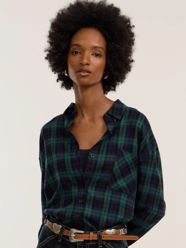 como amarrar camisa xadrez na cintura estilo country