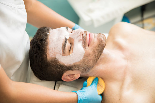 Como montar uma rotina de skincare masculina para pele oleosa