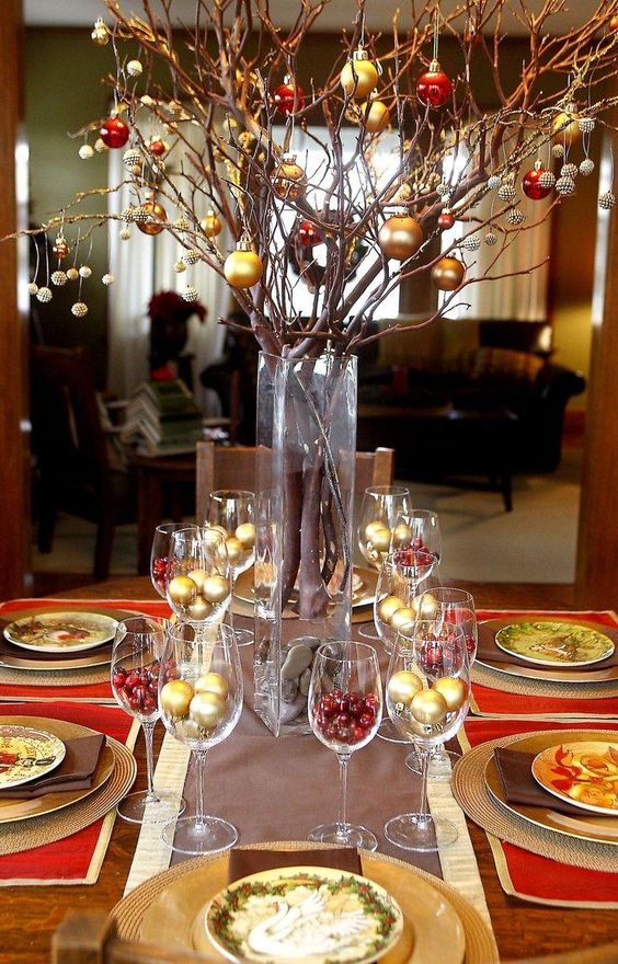 Centros de Mesa de Natal Criativos: Ideias DIY com Pinhas, Velas e Frutas