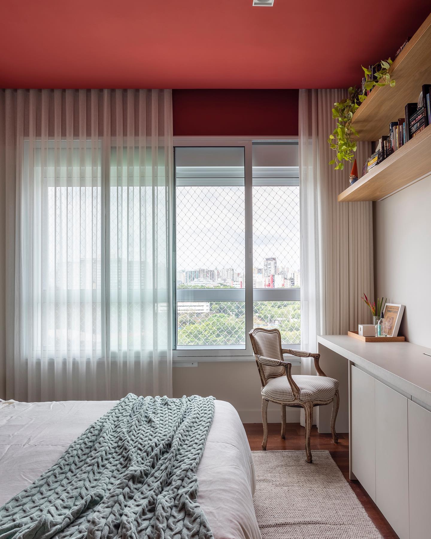 Cortinas e Persianas para Janelas de Alumínio: Qual a Melhor Opção para o Seu Quarto?