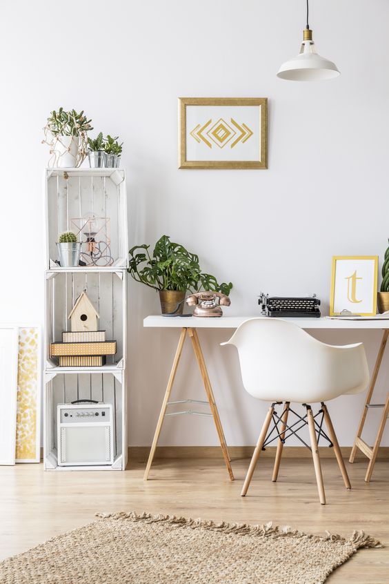 5 ideias de títulos:
1. Poltrona Charles Eames: O Toque de Luxo que Seu Quarto Merece
2. Integrando a Poltrona Eames no Seu Espaço: Dicas de Decoração
3. Estilos e Cores: Como Combinar Sua Poltrona Charles Eames
4. Elementos Complementares para Valorizar sua Poltrona Eames
5. Onde Posicionar a Poltrona Charles Eames no Quarto: Guia Completo