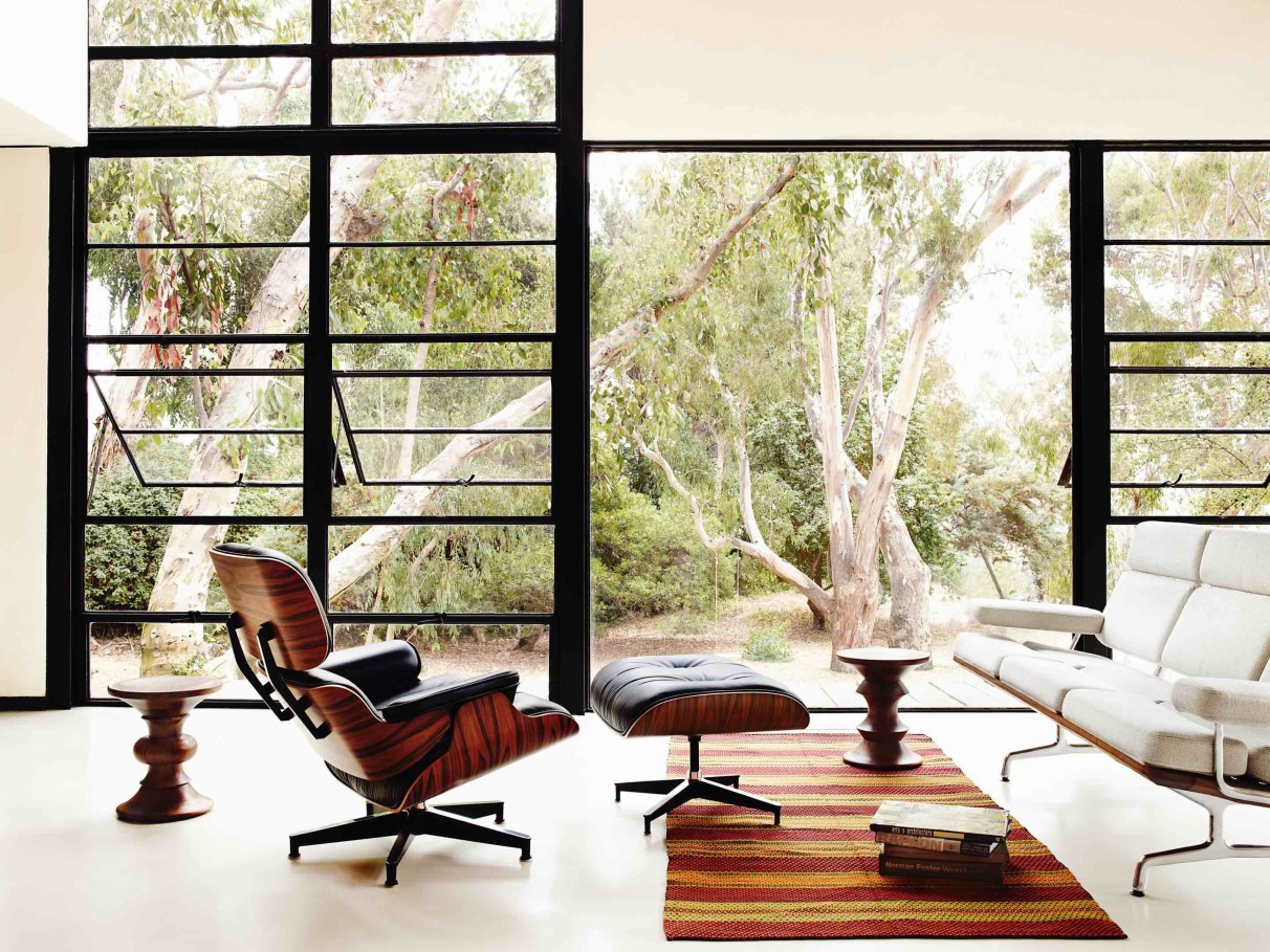 5 ideias de títulos:
1. Poltrona Charles Eames: O Toque de Luxo que Seu Quarto Merece
2. Integrando a Poltrona Eames no Seu Espaço: Dicas de Decoração
3. Estilos e Cores: Como Combinar Sua Poltrona Charles Eames
4. Elementos Complementares para Valorizar sua Poltrona Eames
5. Onde Posicionar a Poltrona Charles Eames no Quarto: Guia Completo