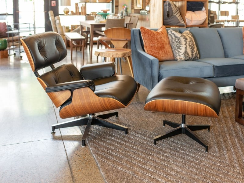 5 ideias de títulos:
1. Poltrona Charles Eames: O Toque de Luxo que Seu Quarto Merece
2. Integrando a Poltrona Eames no Seu Espaço: Dicas de Decoração
3. Estilos e Cores: Como Combinar Sua Poltrona Charles Eames
4. Elementos Complementares para Valorizar sua Poltrona Eames
5. Onde Posicionar a Poltrona Charles Eames no Quarto: Guia Completo