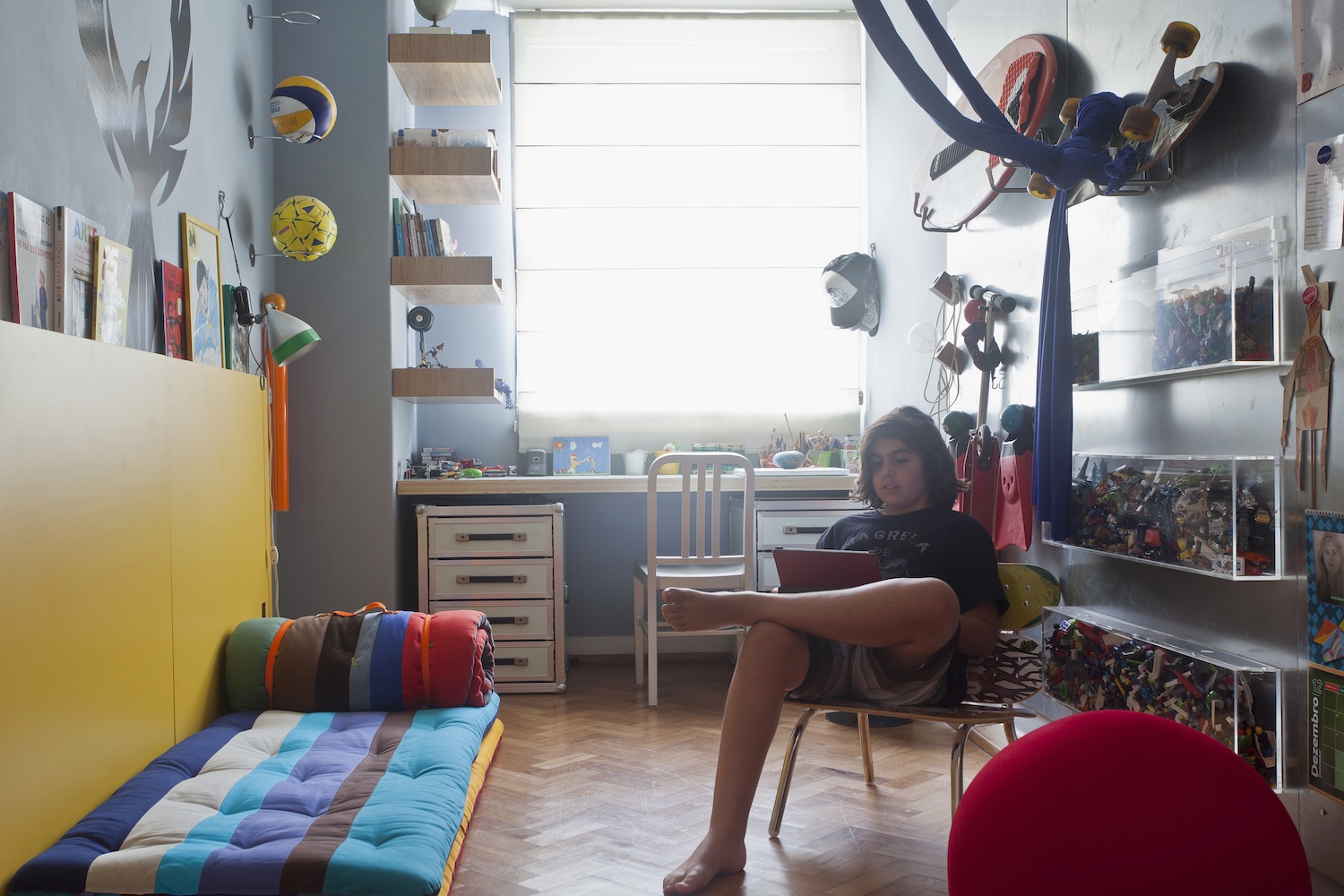 DIY: Crie uma Prateleira Suspensa com seu Skate Antigo em 5 Passos