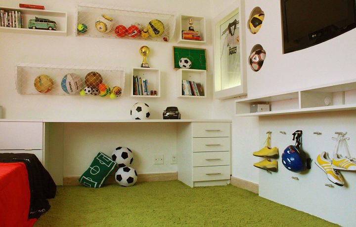 Como Organizar Coleções de Futebol no Quarto: Medalhas e Camisas