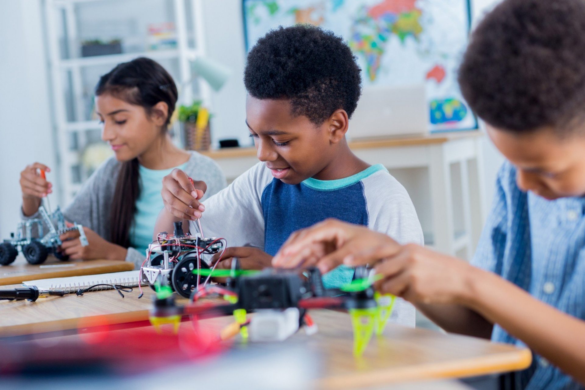 Como a Robótica Educacional Desenvolve o Pensamento Computacional em Crianças e Adolescentes