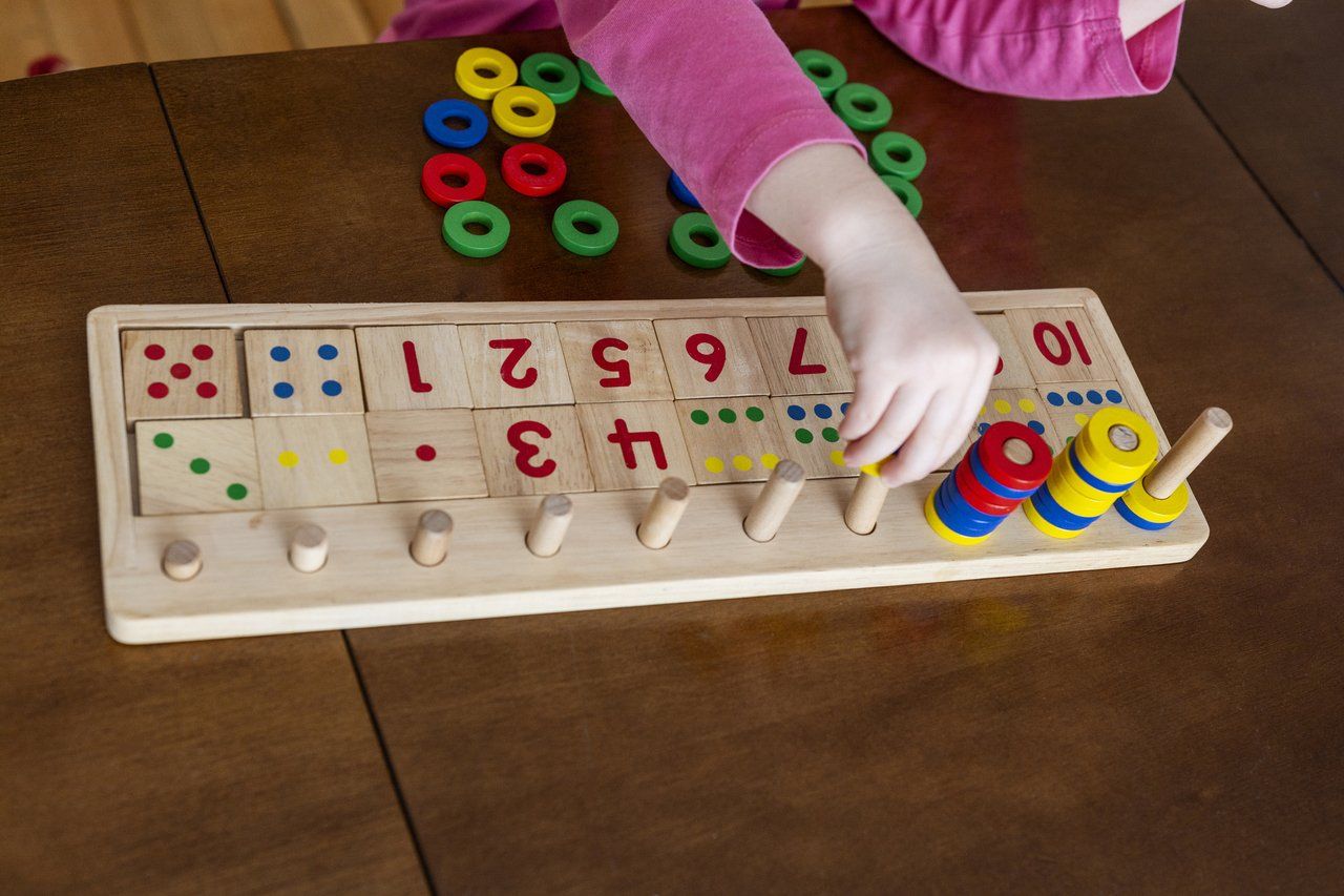 10 Jogos de Matemática que Transformam a Sala de Aula; Como a Ludicidade Ajuda a Superar o Medo da Matemática; Guia Completo de Atividades Lúdicas para o Ensino Fundamental de Matemática; Recursos Digitais e Concretos para uma Matemática Mais Divertida; A Relação entre o Brincar e o Desenvolvimento do Raciocínio Lógico Matemático