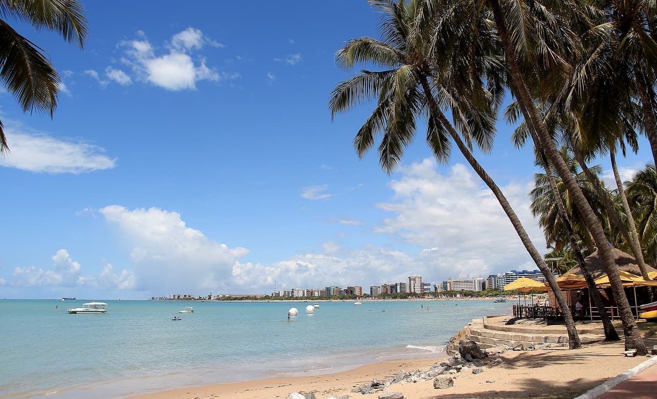 Como Consultar a Tábua de Marés em Maceió para Aproveitar as Piscinas Naturais