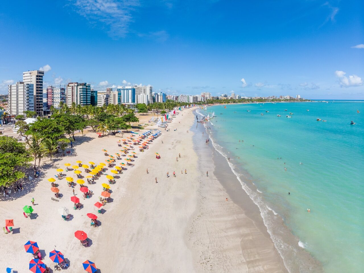 Ponta Verde vs. Pajuçara vs. Jatiúca: Qual a Melhor Praia Urbana de Maceió para Você?