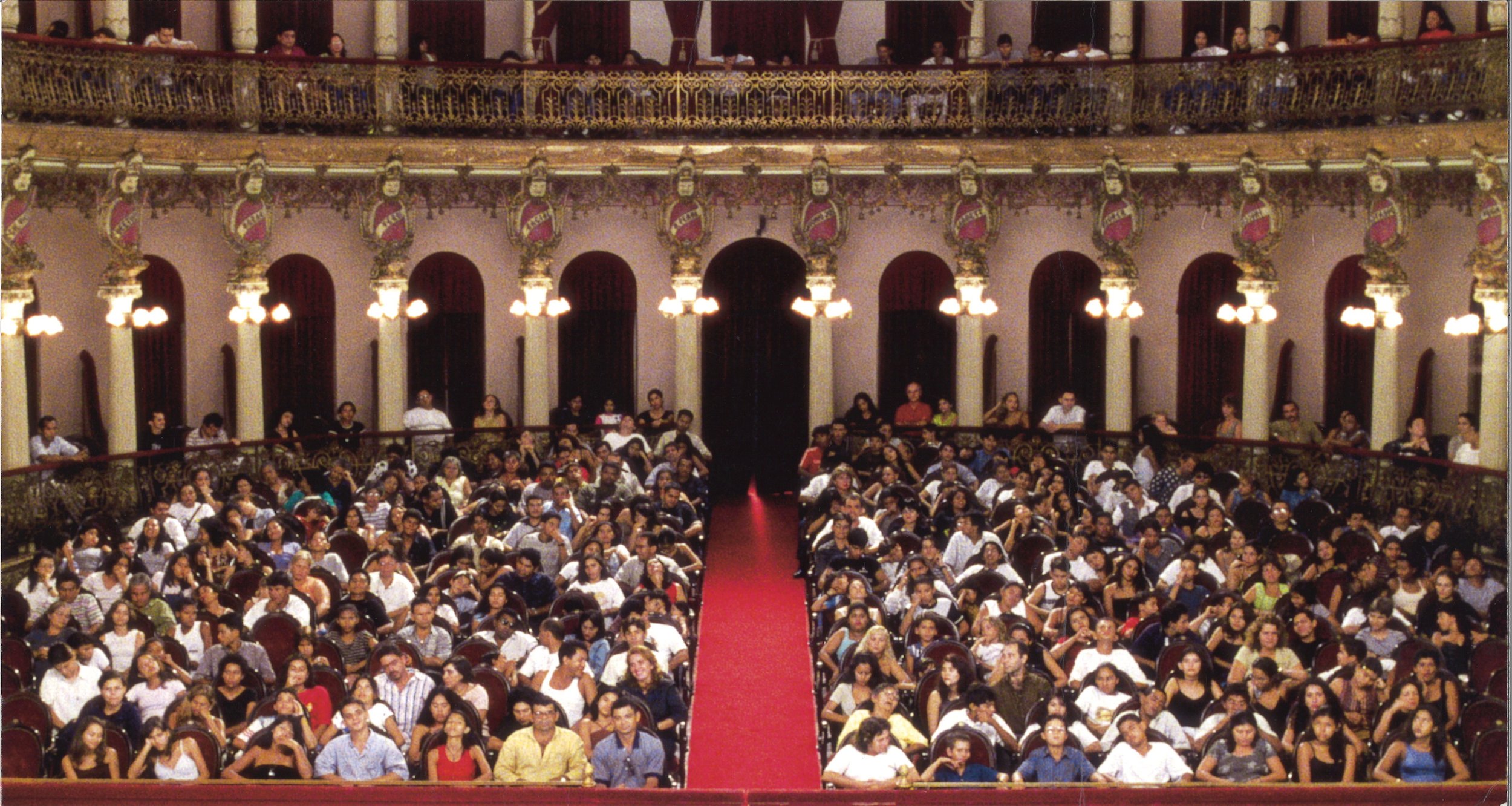 Detalhes da Arquitetura e Arte no Interior do Teatro Amazonas