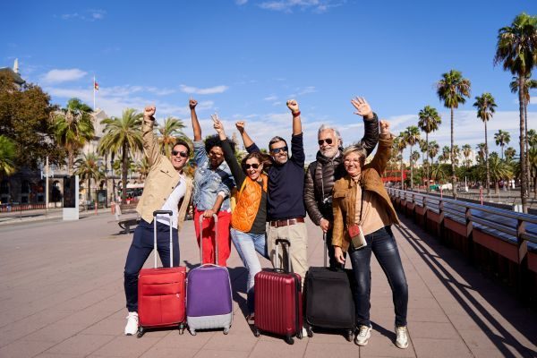 1. Guia Completo: Como Investir em Ações de Turismo na Bolsa de Valores; 2. Franquias de Turismo: Oportunidades e Faturamento Médio para Empreendedores; 3. Abra Sua Agência de Viagens: Custos Iniciais e Linhas de Crédito como o Fungetur; 4. Nichos de Ouro: As Áreas Mais Rentáveis para Investir no Setor de Turismo; 5. Turismo Receptivo e de Luxo: Estratégias para Lucrar em Mercados Específicos