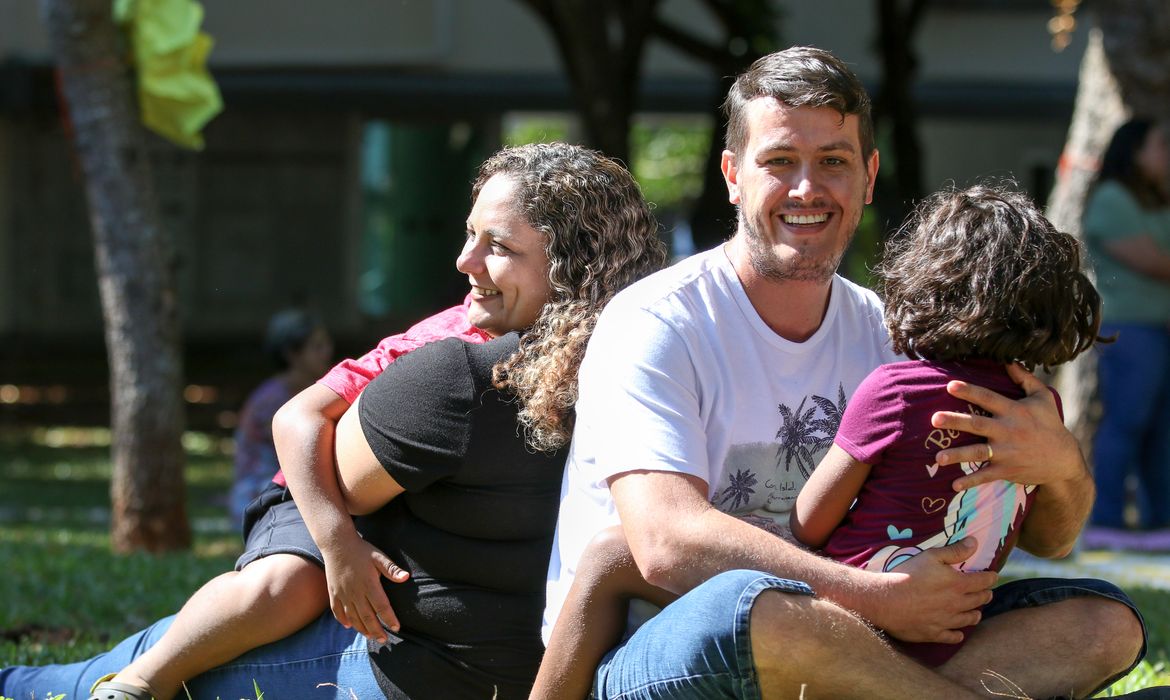Guia Completo: Como Funciona a Adoção de Grupos de Irmãos no Brasil