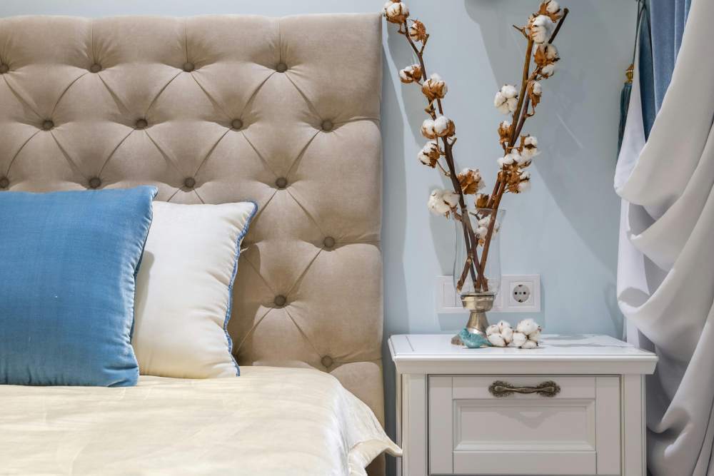 Tendências 2025: Cores Neutras e Terrosas para um Quarto Moderno e Aconchegante