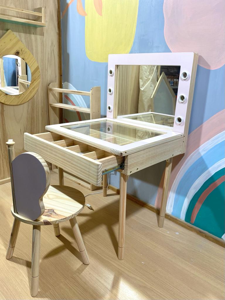Guia Completo: Como Escolher a Penteadeira Perfeita para Seu Espaço; Penteadeira Camarim: Modelos