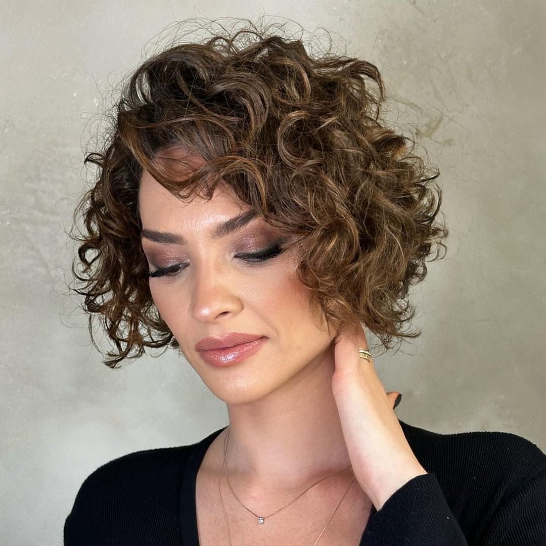 Passo a Passo: Como Fazer Baby Hair Perfeito em Cabelos Cacheados