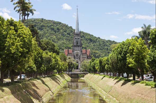 Compras na Rua Teresa: Dicas para Economizar em Petrópolis