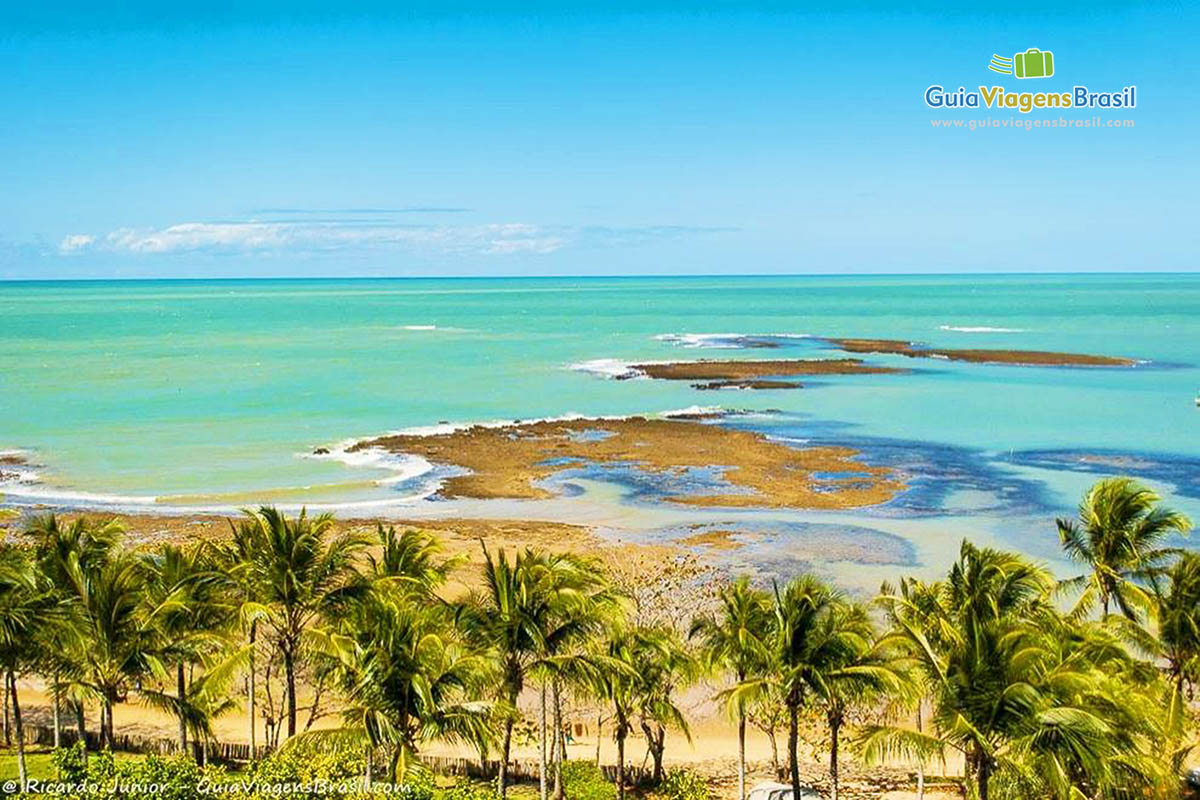 Onde se hospedar na Praia do Espelho: Pousadas charmosas e opções de luxo