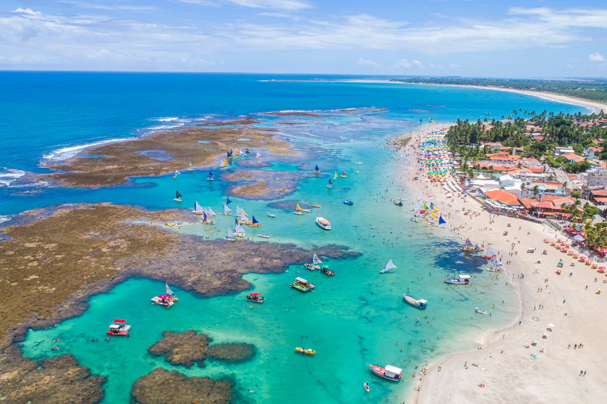 Como chegar à Praia dos Carneiros e visitar a Igrejinha de São Benedito