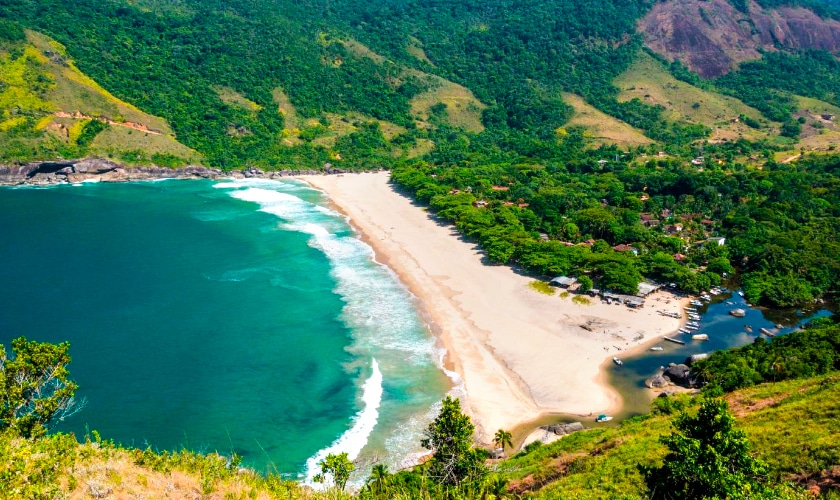 cachoeiras e praias escondidas